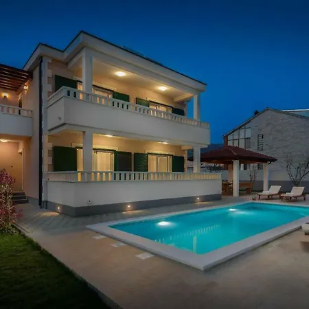 Rosa Ventorum With Private Pool Near Split Vila Kastela