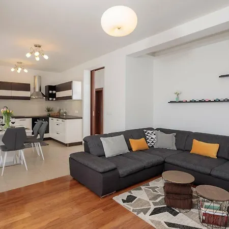 Rosa Ventorum With Private Pool Near Split ヴィラ Kaštela