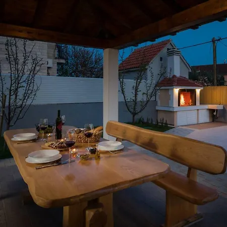 Rosa Ventorum With Private Pool Near Split Kaštela