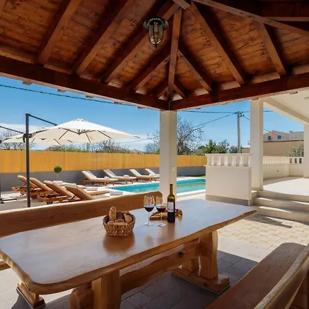 Rosa Ventorum With Private Pool Near Split Vila