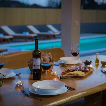 Rosa Ventorum With Private Pool Near Split Willa