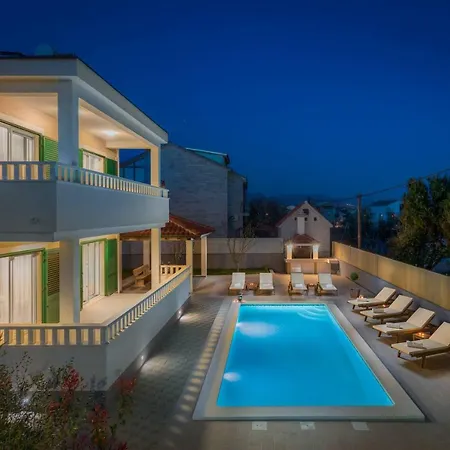 Rosa Ventorum With Private Pool Near Split Kaštela