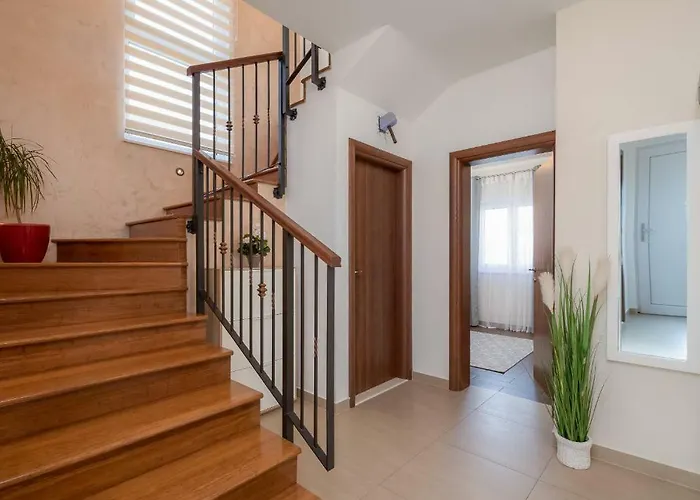 Villa Rosa Ventorum With Private Pool Near Split